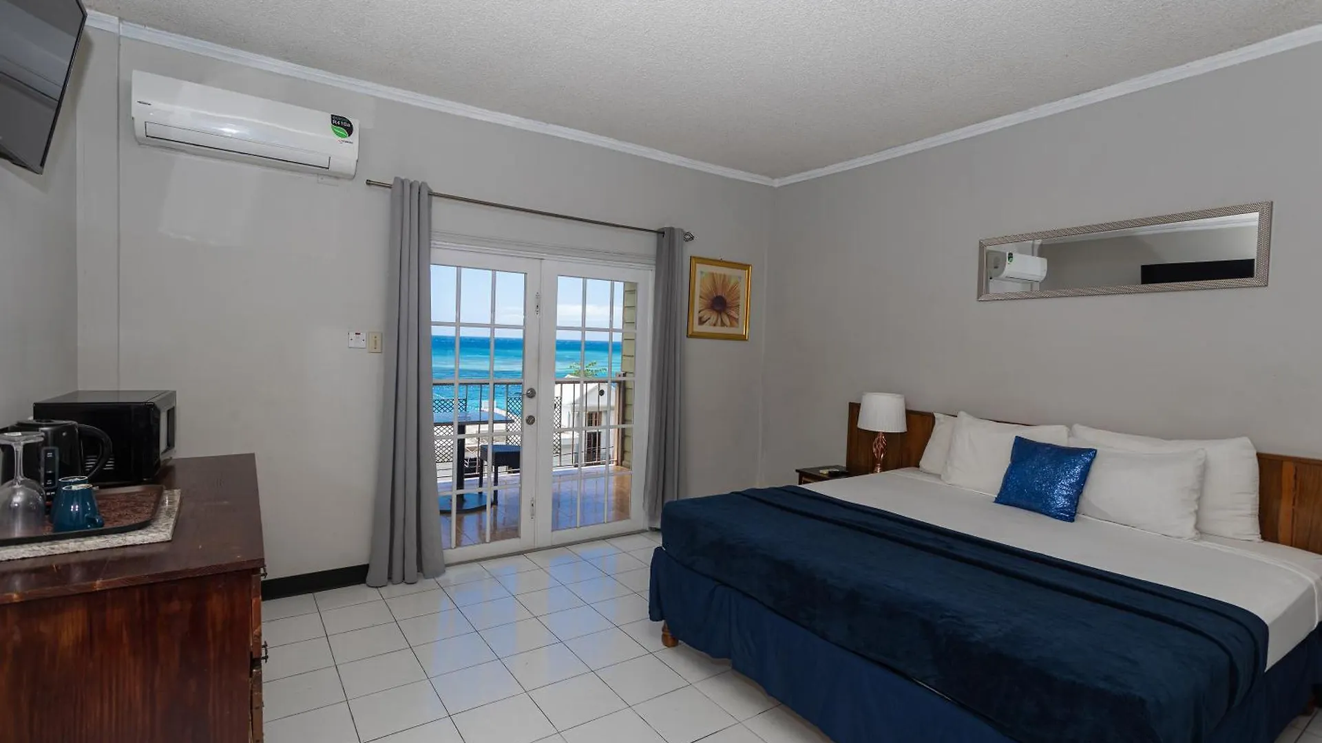 Caribic House Hotell Montego Bay 2*,  Jamaica